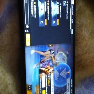 Es un teléfono LG   con cuenta de free 🤭🤭